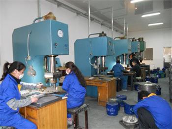 Experienced works for tungsten carbide quality control