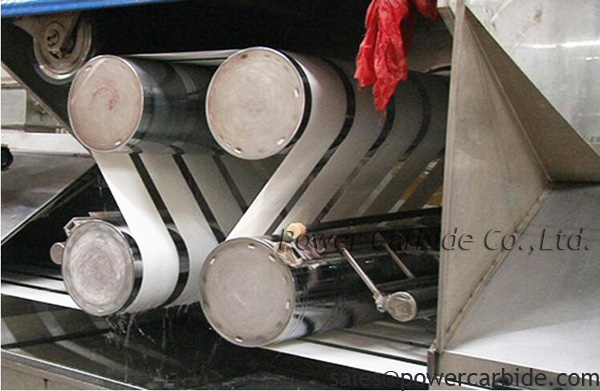 Tungsten carbide cutting blade for textile staple fiber